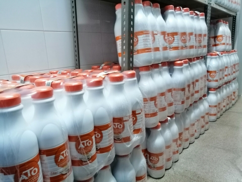 Donació de 840 litres de llet ATO Donació de 840 litres de llet ATO